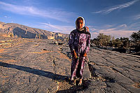 Young villager, Djebel Shams - Villageoise, djebel Shams, OMAN (OM10407)