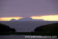 Foula from Papa Stour, Shetland - Foula vue depuis Papa Stour  13129
