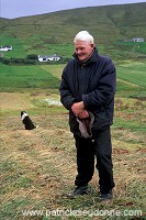 Crofter and his dog, Shetland, Scotland - Paysan dans les Shetland  13922